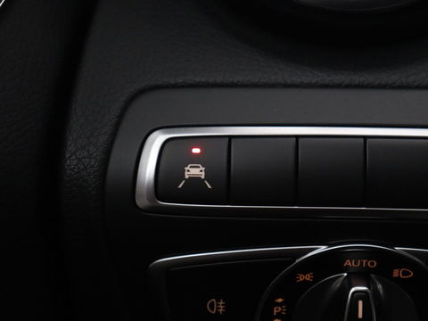 Mercedes-Benz C-Klasse 300e Avantgarde | Panoramadak | Leder Exclusief | Burmester Surround | Stoelverwarming | Camera | Carplay | Dodehoek detectie | Navigatie | Full LED