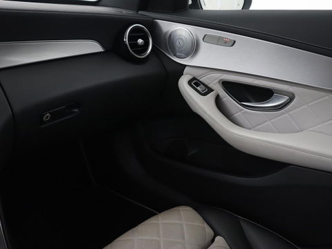 Mercedes-Benz C-Klasse 300e Avantgarde | Panoramadak | Leder Exclusief | Burmester Surround | Stoelverwarming | Camera | Carplay | Dodehoek detectie | Navigatie | Full LED