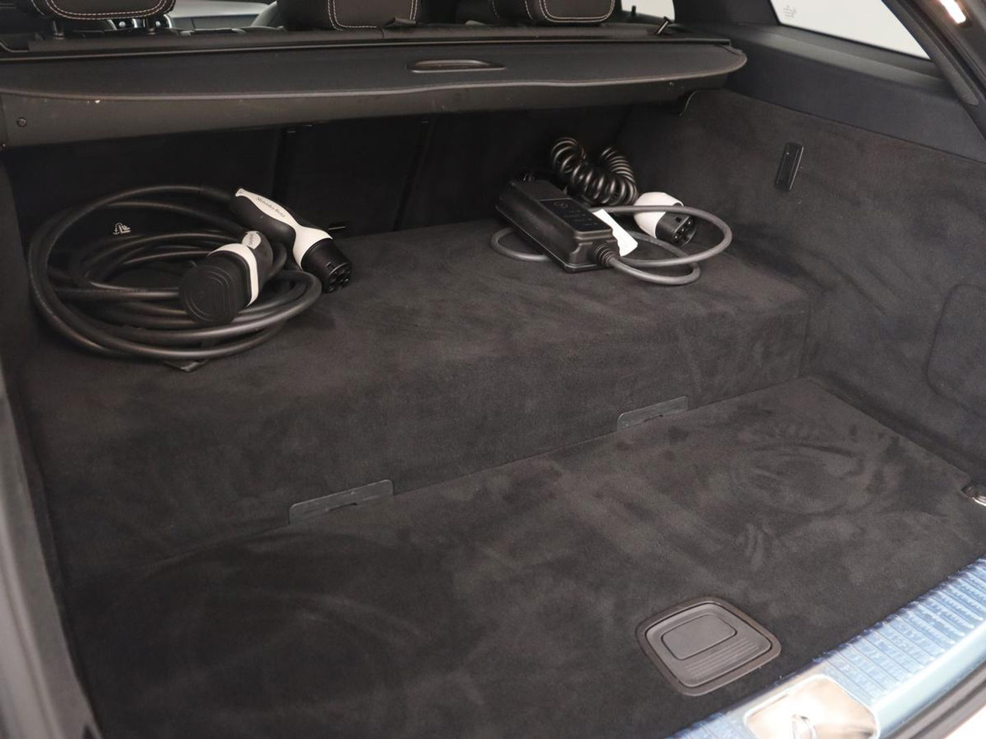 Mercedes-Benz C-Klasse 300e Avantgarde | Panoramadak | Leder Exclusief | Burmester Surround | Stoelverwarming | Camera | Carplay | Dodehoek detectie | Navigatie | Full LED