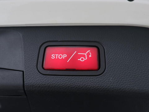 Mercedes-Benz C-Klasse 300e Avantgarde | Panoramadak | Leder Exclusief | Burmester Surround | Stoelverwarming | Camera | Carplay | Dodehoek detectie | Navigatie | Full LED