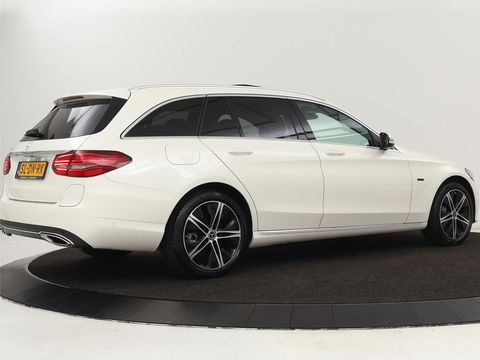 Mercedes-Benz C-Klasse 300e Avantgarde | Panoramadak | Leder Exclusief | Burmester Surround | Stoelverwarming | Camera | Carplay | Dodehoek detectie | Navigatie | Full LED