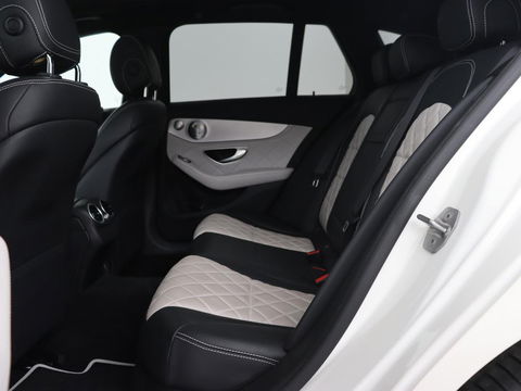 Mercedes-Benz C-Klasse 300e Avantgarde | Panoramadak | Leder Exclusief | Burmester Surround | Stoelverwarming | Camera | Carplay | Dodehoek detectie | Navigatie | Full LED