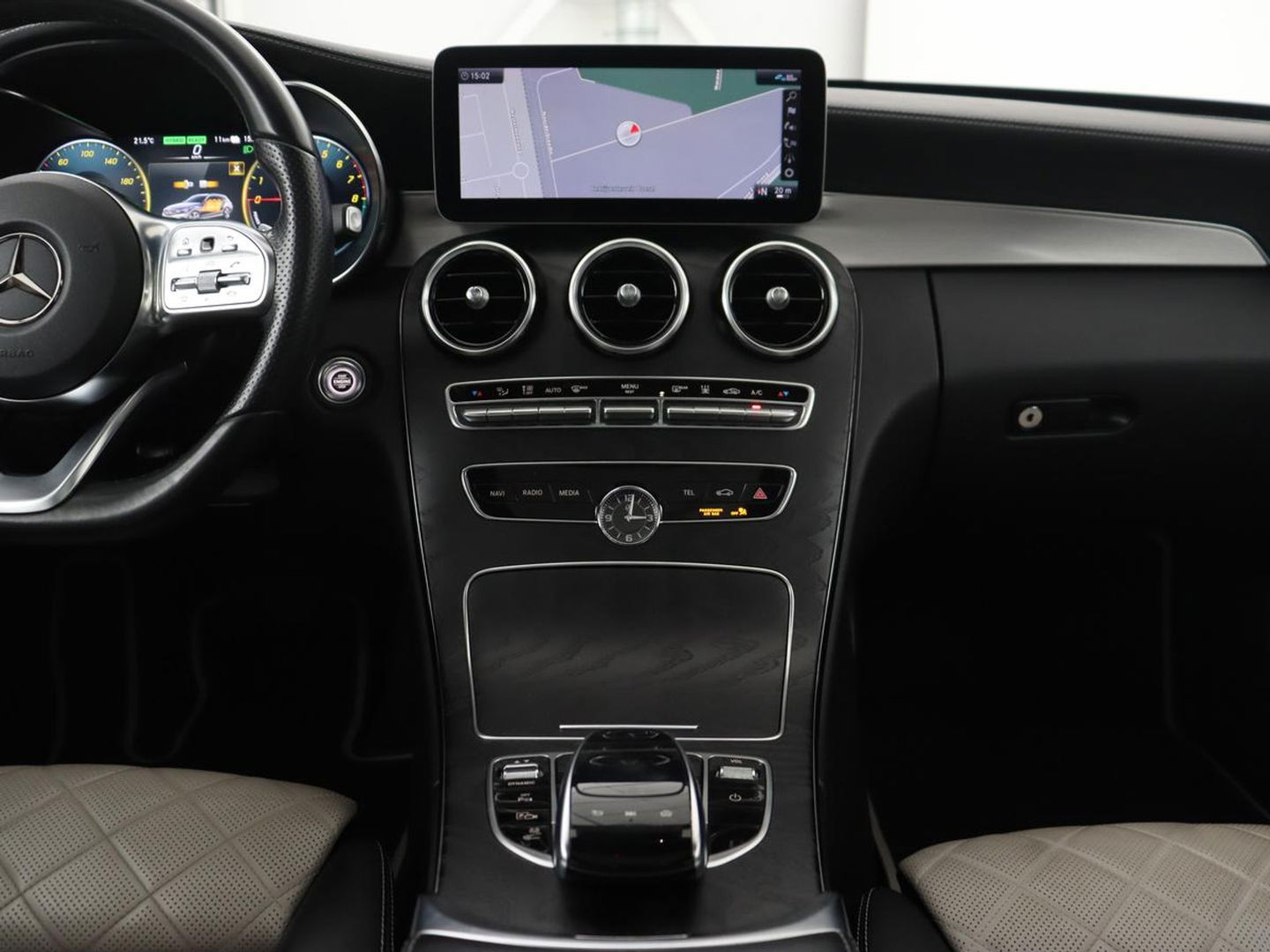 Mercedes-Benz C-Klasse 300e Avantgarde | Panoramadak | Leder Exclusief | Burmester Surround | Stoelverwarming | Camera | Carplay | Dodehoek detectie | Navigatie | Full LED