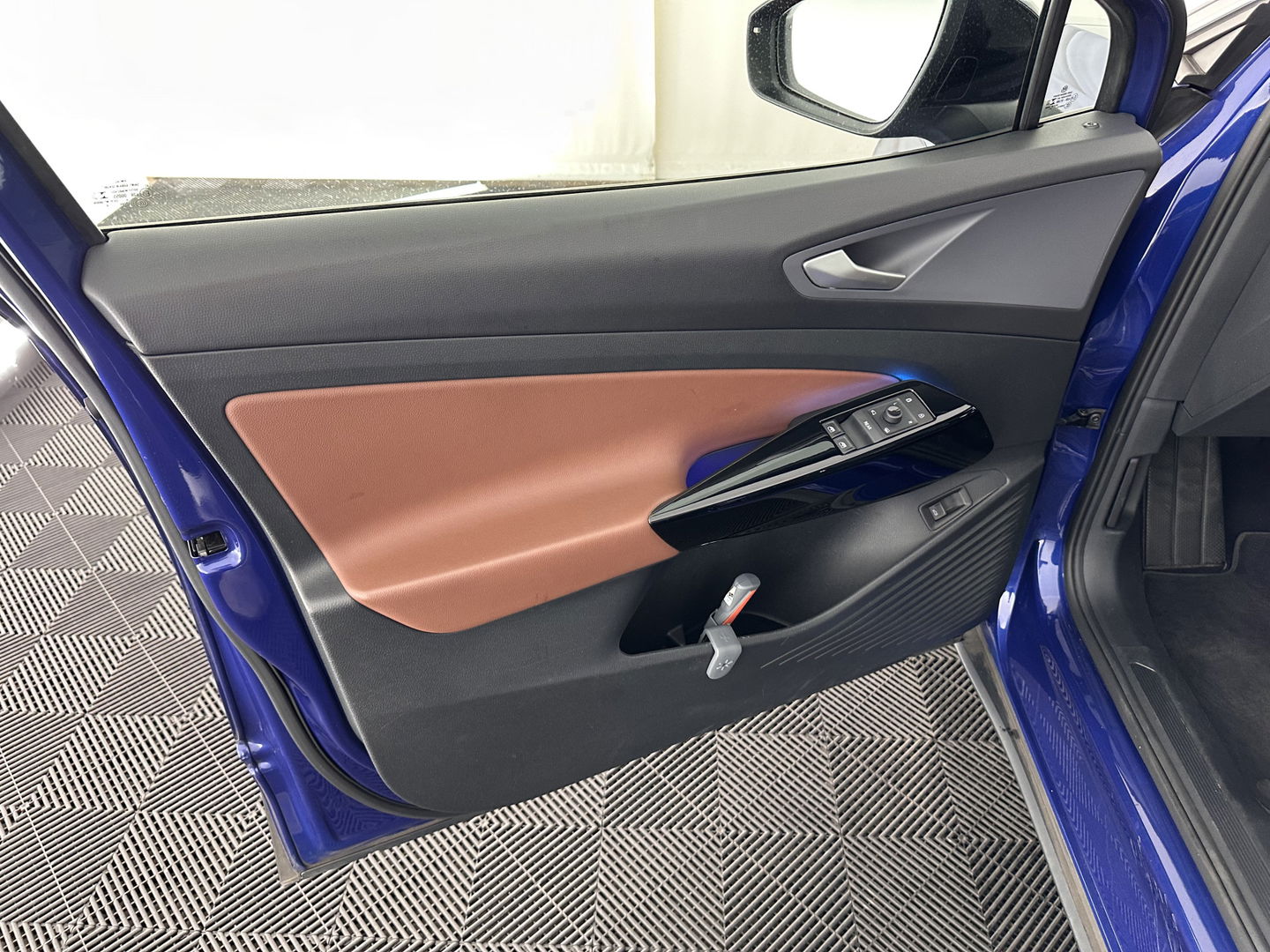 Volkswagen ID.4 First Max 77 kWh [ 3-Fase ] (INCL.BTW) Aut. *PANO | HEAD-UP | 1/2LEATHER | FULL-LED | MEMORY-PACK | TOP-VIEW | BLIND-SPOT | HEATED-SPORTSEATS | DIGI-COCKPIT | DAB+ | 21''ALU*