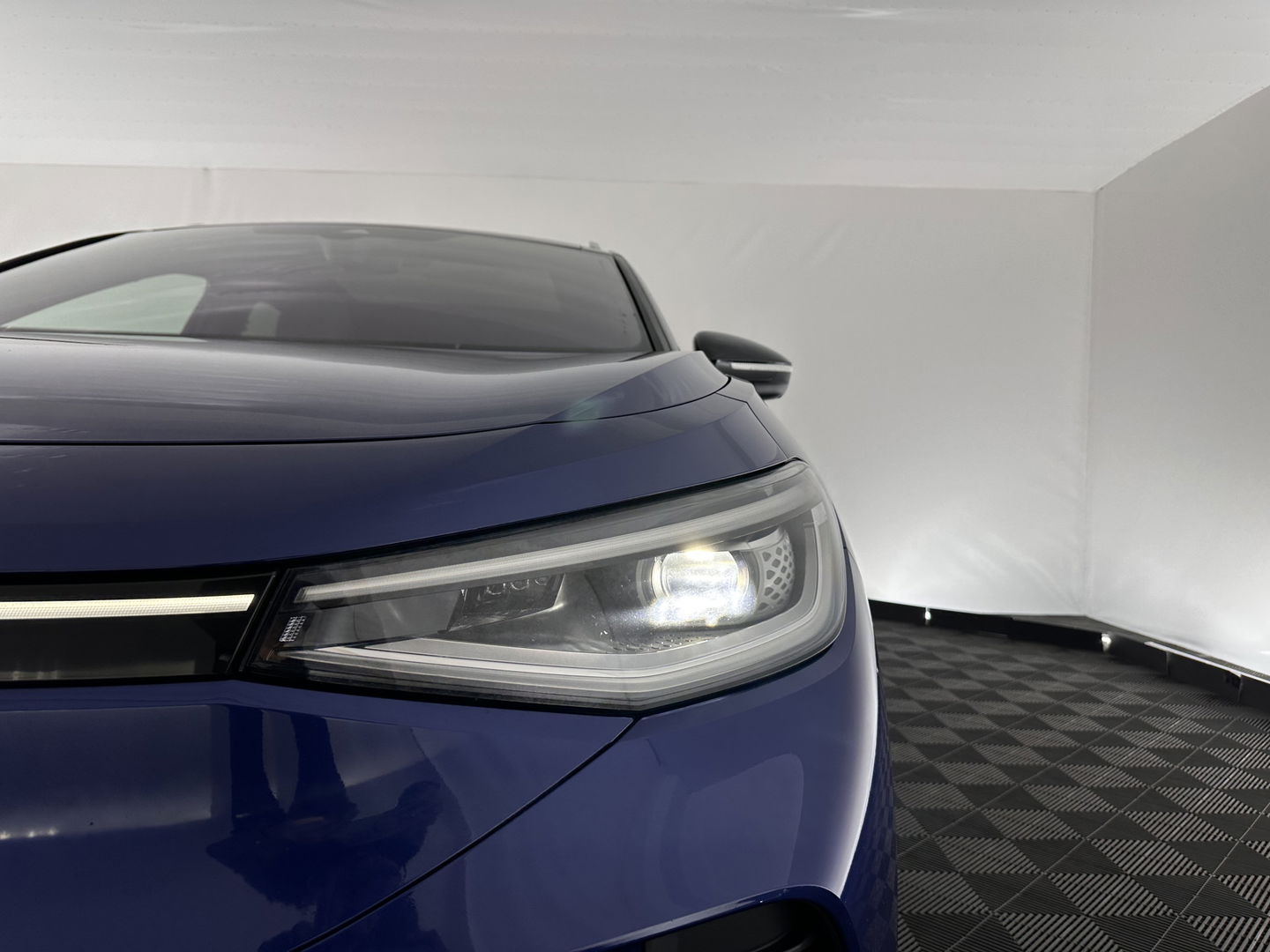 Volkswagen ID.4 First Max 77 kWh [ 3-Fase ] (INCL.BTW) Aut. *PANO | HEAD-UP | 1/2LEATHER | FULL-LED | MEMORY-PACK | TOP-VIEW | BLIND-SPOT | HEATED-SPORTSEATS | DIGI-COCKPIT | DAB+ | 21''ALU*