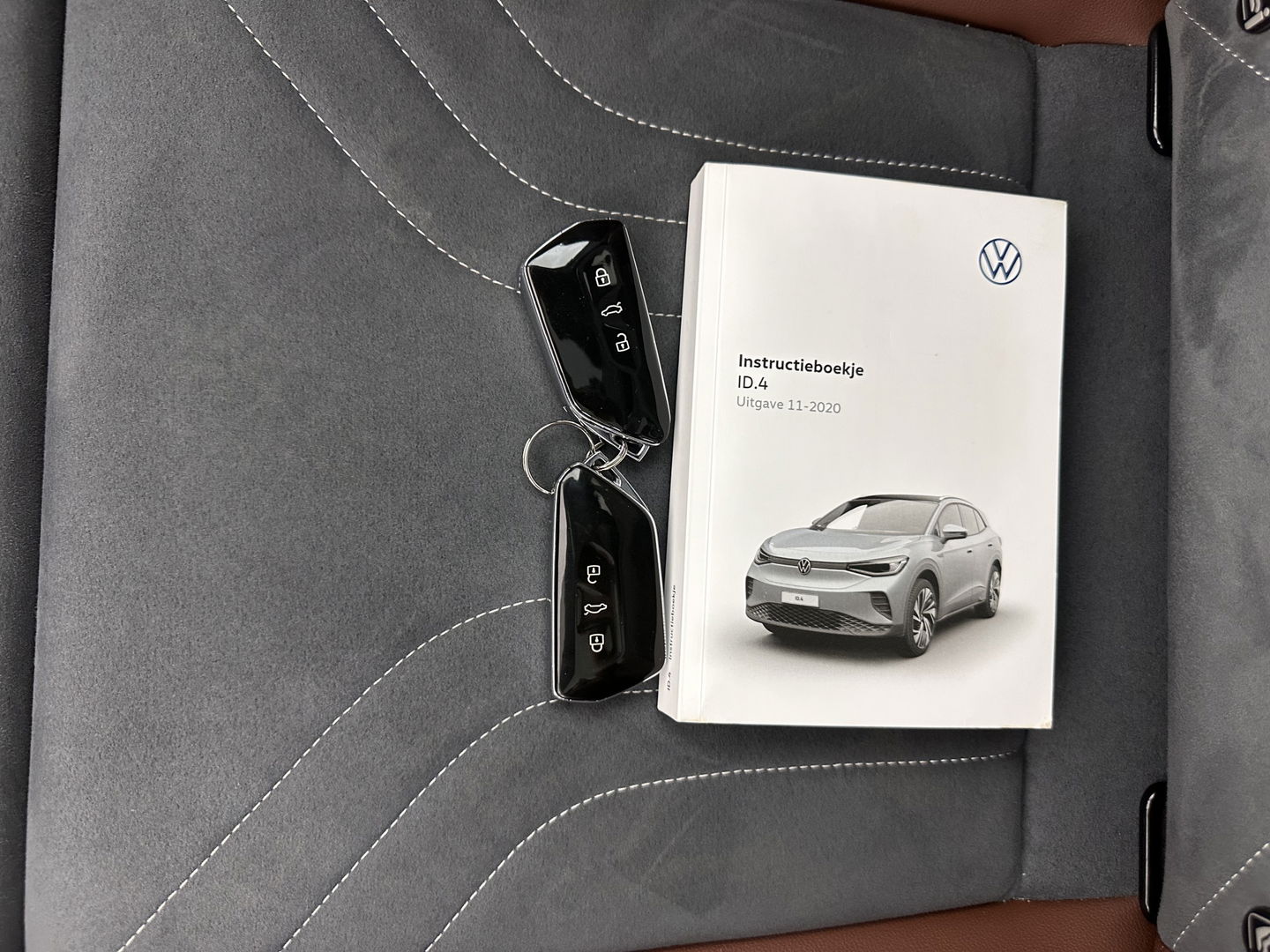 Volkswagen ID.4 First Max 77 kWh [ 3-Fase ] (INCL.BTW) Aut. *PANO | HEAD-UP | 1/2LEATHER | FULL-LED | MEMORY-PACK | TOP-VIEW | BLIND-SPOT | HEATED-SPORTSEATS | DIGI-COCKPIT | DAB+ | 21''ALU*