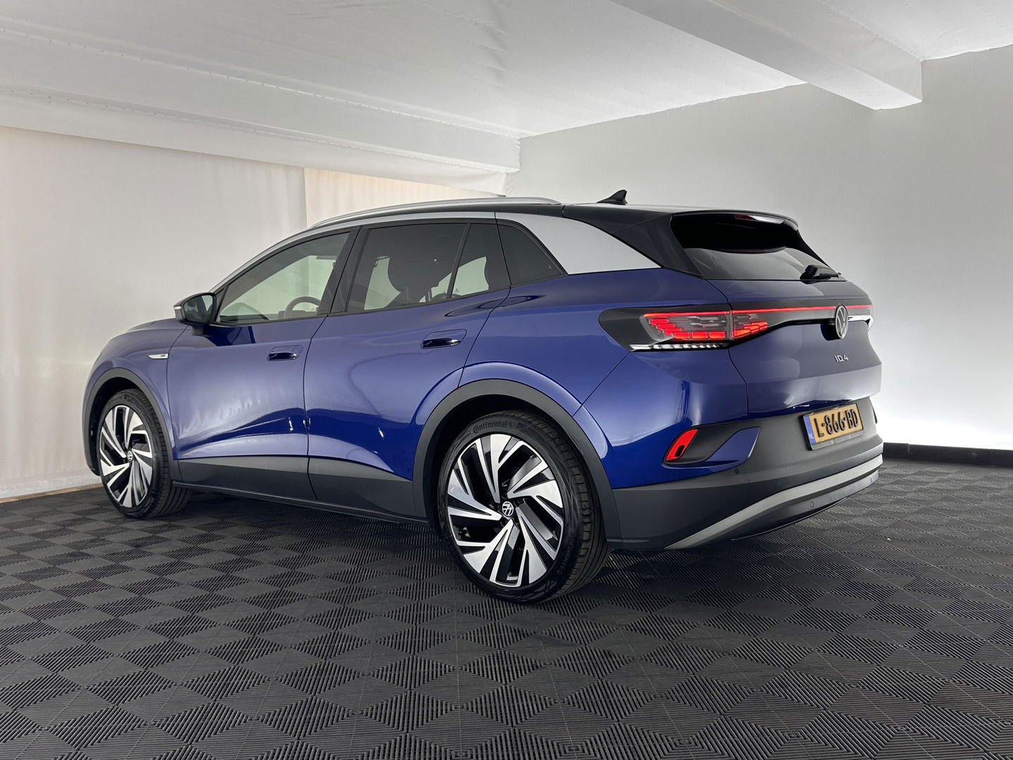 Volkswagen ID.4 First Max 77 kWh [ 3-Fase ] (INCL.BTW) Aut. *PANO | HEAD-UP | 1/2LEATHER | FULL-LED | MEMORY-PACK | TOP-VIEW | BLIND-SPOT | HEATED-SPORTSEATS | DIGI-COCKPIT | DAB+ | 21''ALU*