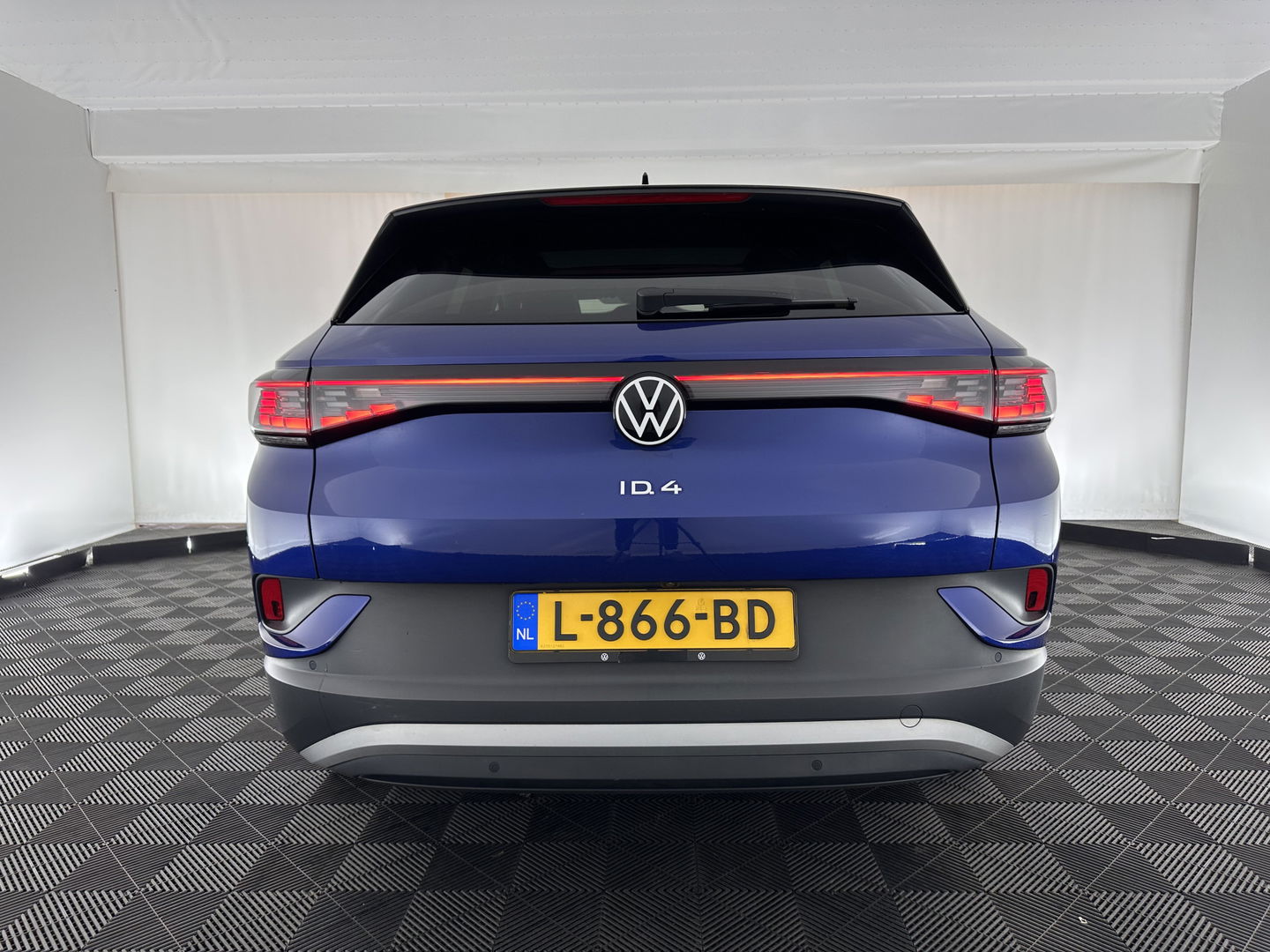Volkswagen ID.4 First Max 77 kWh [ 3-Fase ] (INCL.BTW) Aut. *PANO | HEAD-UP | 1/2LEATHER | FULL-LED | MEMORY-PACK | TOP-VIEW | BLIND-SPOT | HEATED-SPORTSEATS | DIGI-COCKPIT | DAB+ | 21''ALU*