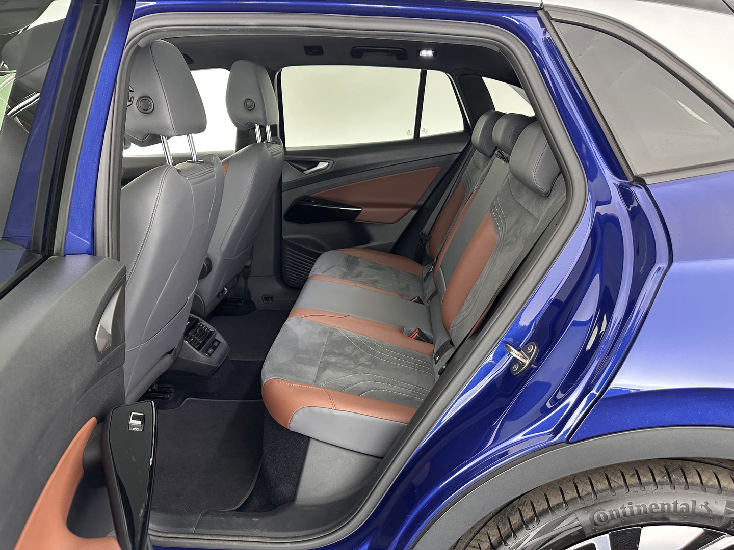 Volkswagen ID.4 First Max 77 kWh [ 3-Fase ] (INCL.BTW) Aut. *PANO | HEAD-UP | 1/2LEATHER | FULL-LED | MEMORY-PACK | TOP-VIEW | BLIND-SPOT | HEATED-SPORTSEATS | DIGI-COCKPIT | DAB+ | 21''ALU*