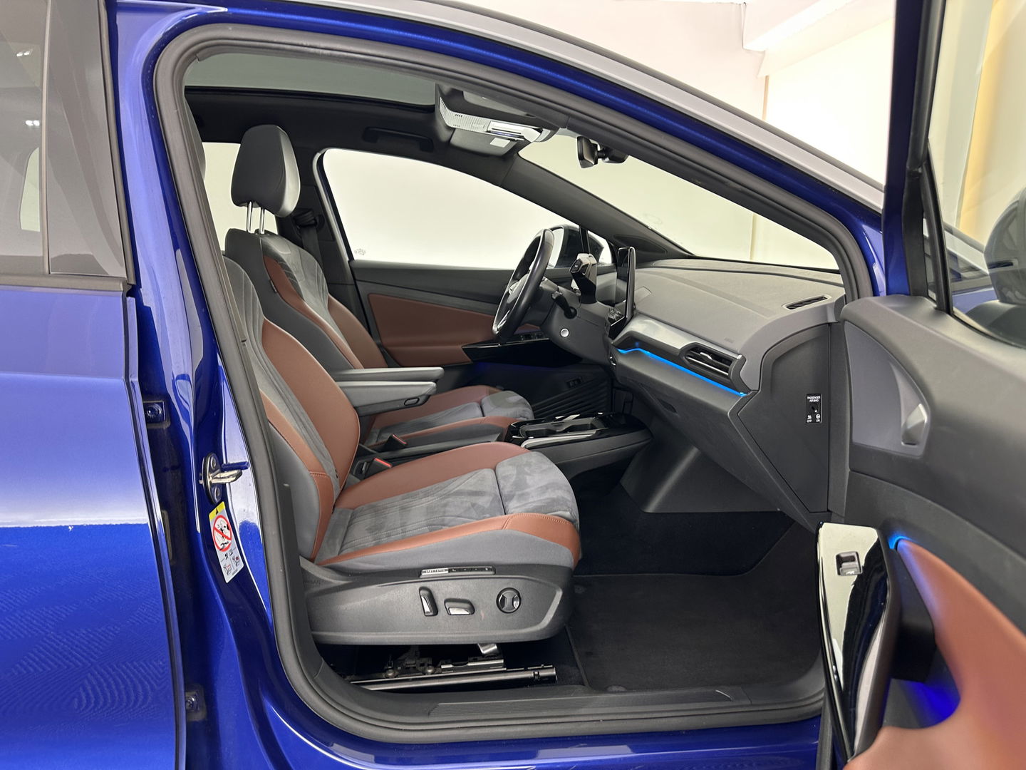 Volkswagen ID.4 First Max 77 kWh [ 3-Fase ] (INCL.BTW) Aut. *PANO | HEAD-UP | 1/2LEATHER | FULL-LED | MEMORY-PACK | TOP-VIEW | BLIND-SPOT | HEATED-SPORTSEATS | DIGI-COCKPIT | DAB+ | 21''ALU*