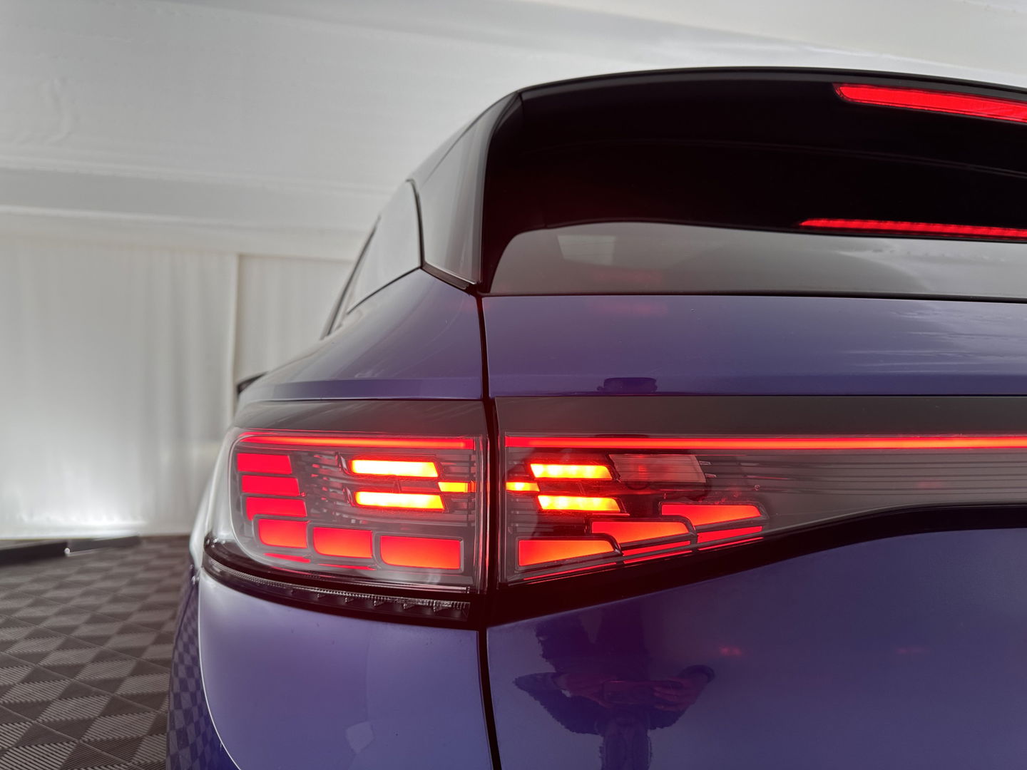 Volkswagen ID.4 First Max 77 kWh [ 3-Fase ] (INCL.BTW) Aut. *PANO | HEAD-UP | 1/2LEATHER | FULL-LED | MEMORY-PACK | TOP-VIEW | BLIND-SPOT | HEATED-SPORTSEATS | DIGI-COCKPIT | DAB+ | 21''ALU*