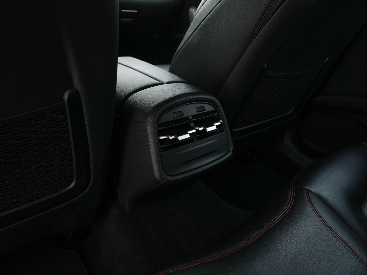 Maserati Ghibli 3.0 S Q4 Sports-Pack Aut. *LUXURY-LEATHER | BI-XENON | HARMAN/KARDON-SOUNDSYTEM | NAVI-FULLMAP | HEATED-SPORTSEATS | SHIFT-PADDLES | KEYLESS | CAMERA | ECC | PDC | CRUISE | 21''ALU*