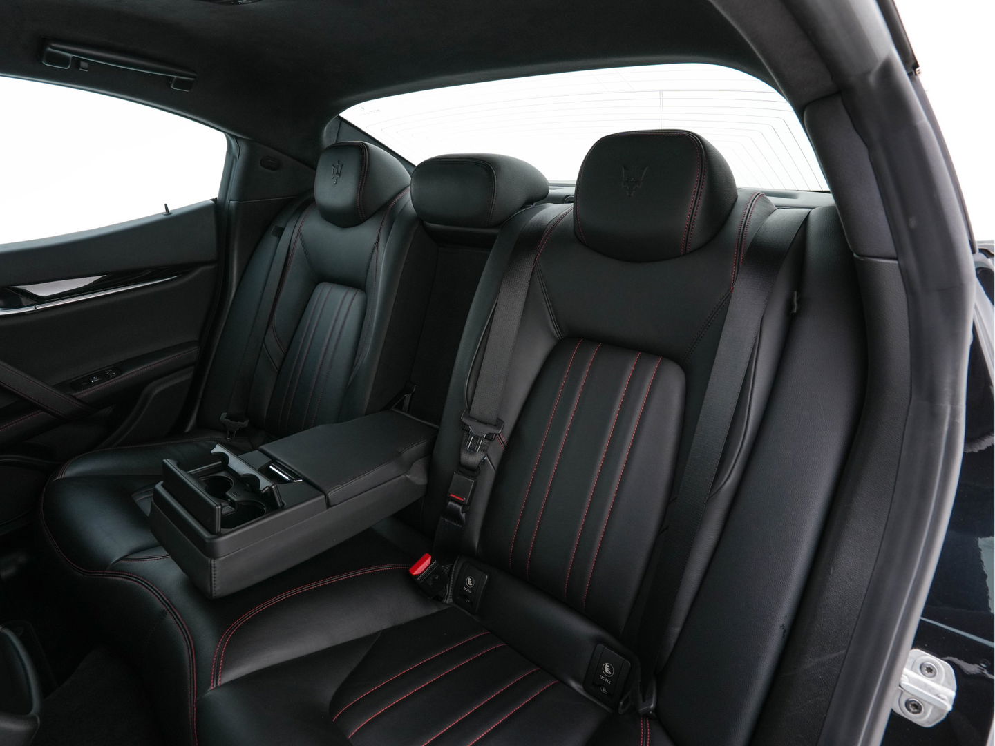 Maserati Ghibli 3.0 S Q4 Sports-Pack Aut. *LUXURY-LEATHER | BI-XENON | HARMAN/KARDON-SOUNDSYTEM | NAVI-FULLMAP | HEATED-SPORTSEATS | SHIFT-PADDLES | KEYLESS | CAMERA | ECC | PDC | CRUISE | 21''ALU*