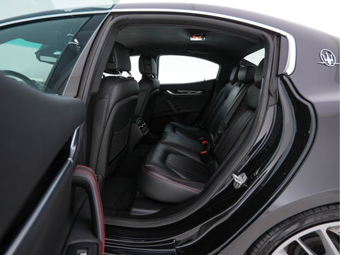 Maserati Ghibli 3.0 S Q4 Sports-Pack Aut. *LUXURY-LEATHER | BI-XENON | HARMAN/KARDON-SOUNDSYTEM | NAVI-FULLMAP | HEATED-SPORTSEATS | SHIFT-PADDLES | KEYLESS | CAMERA | ECC | PDC | CRUISE | 21''ALU*