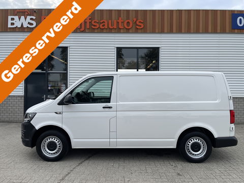 Volkswagen Transporter 2.0 TDI L1H1 / vaste prijs rijklaar € 14.950 ex btw / lease vanaf € 270 / airco / trekhaak / achterdeuren met ruiten / bijrijdersbank / euro 6 diesel !