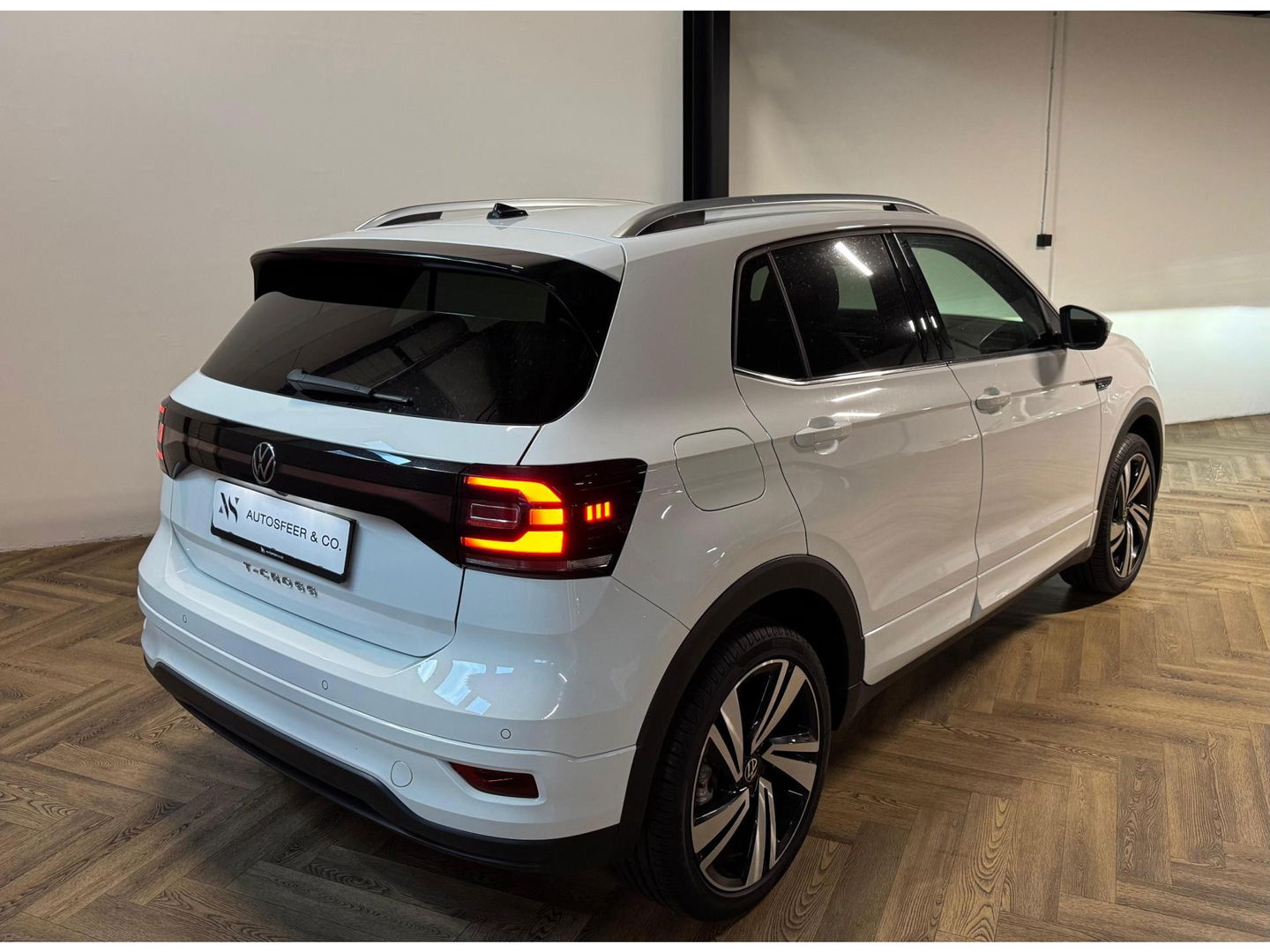 Volkswagen T-Cross 1.0 TSI R-Line KEYLESS CAM BEATS