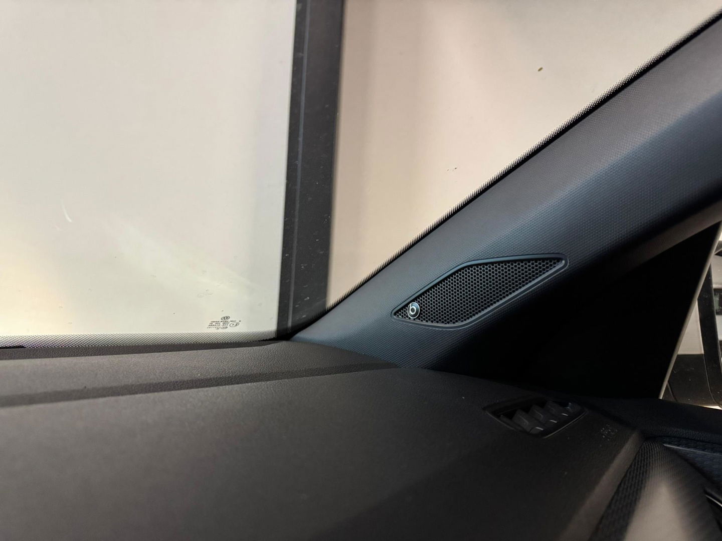 Volkswagen T-Cross 1.0 TSI R-Line KEYLESS CAM BEATS