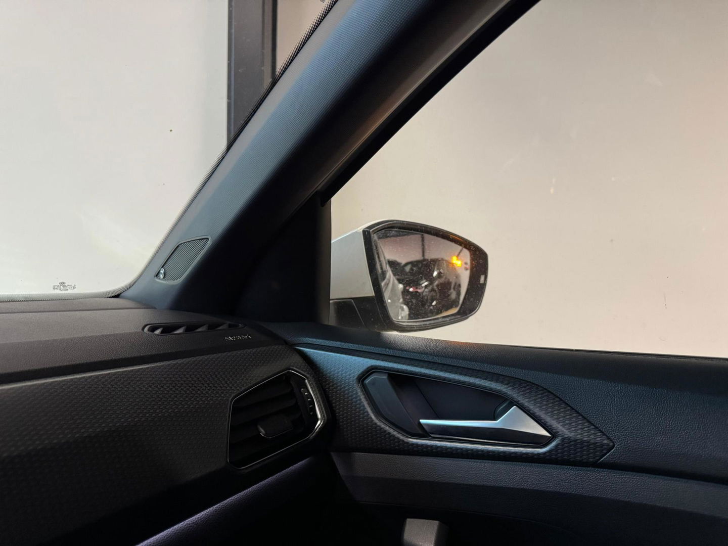Volkswagen T-Cross 1.0 TSI R-Line KEYLESS CAM BEATS