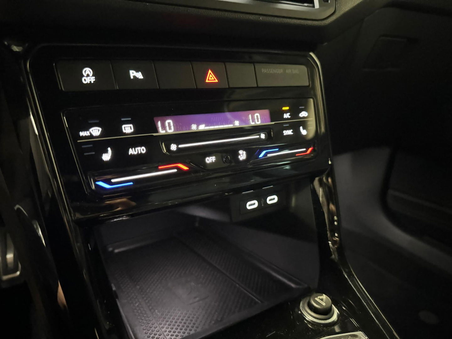 Volkswagen T-Cross 1.0 TSI R-Line KEYLESS CAM BEATS