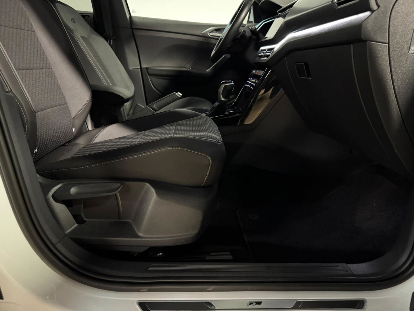 Volkswagen T-Cross 1.0 TSI R-Line KEYLESS CAM BEATS