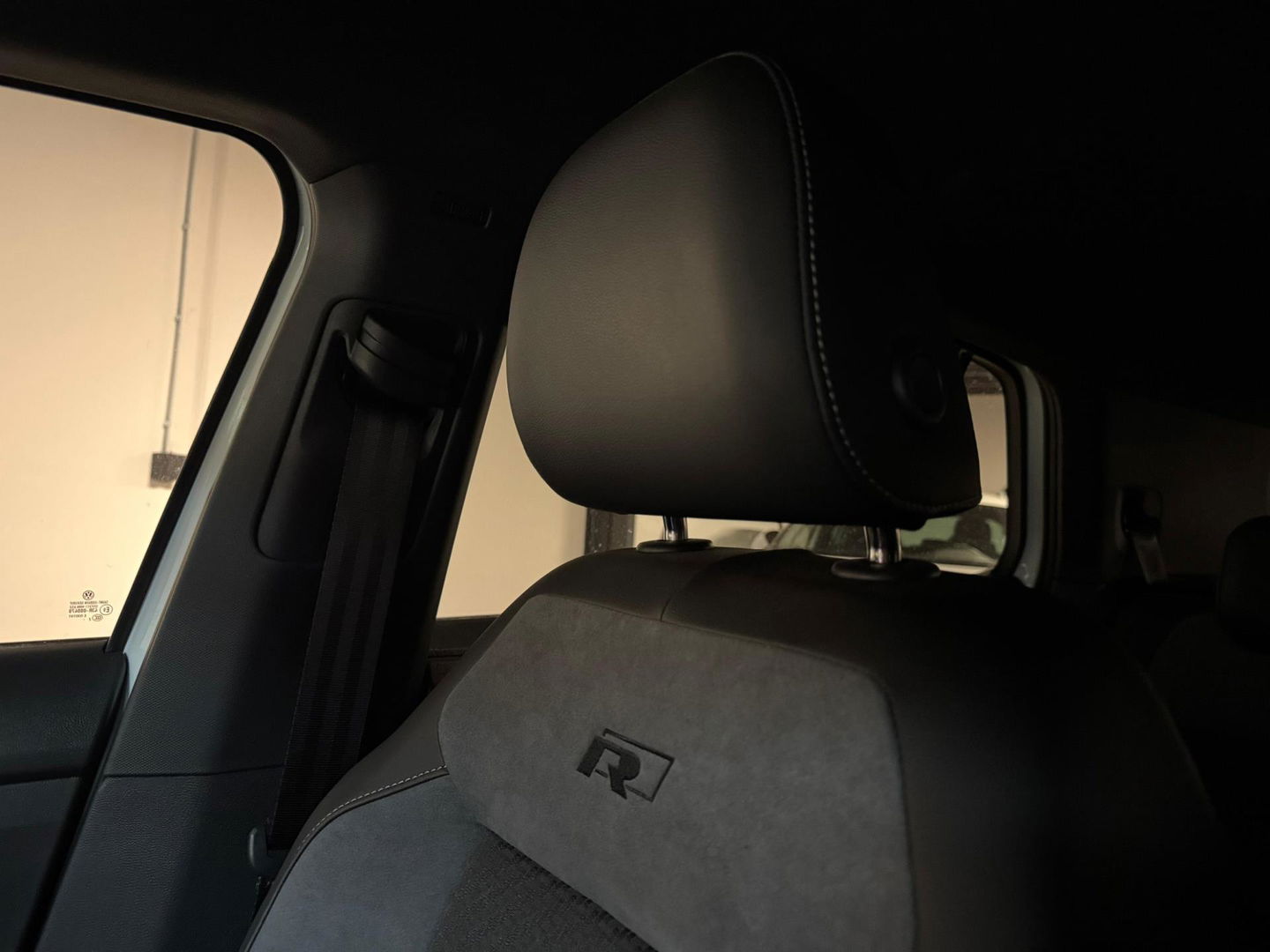 Volkswagen T-Cross 1.0 TSI R-Line KEYLESS CAM BEATS