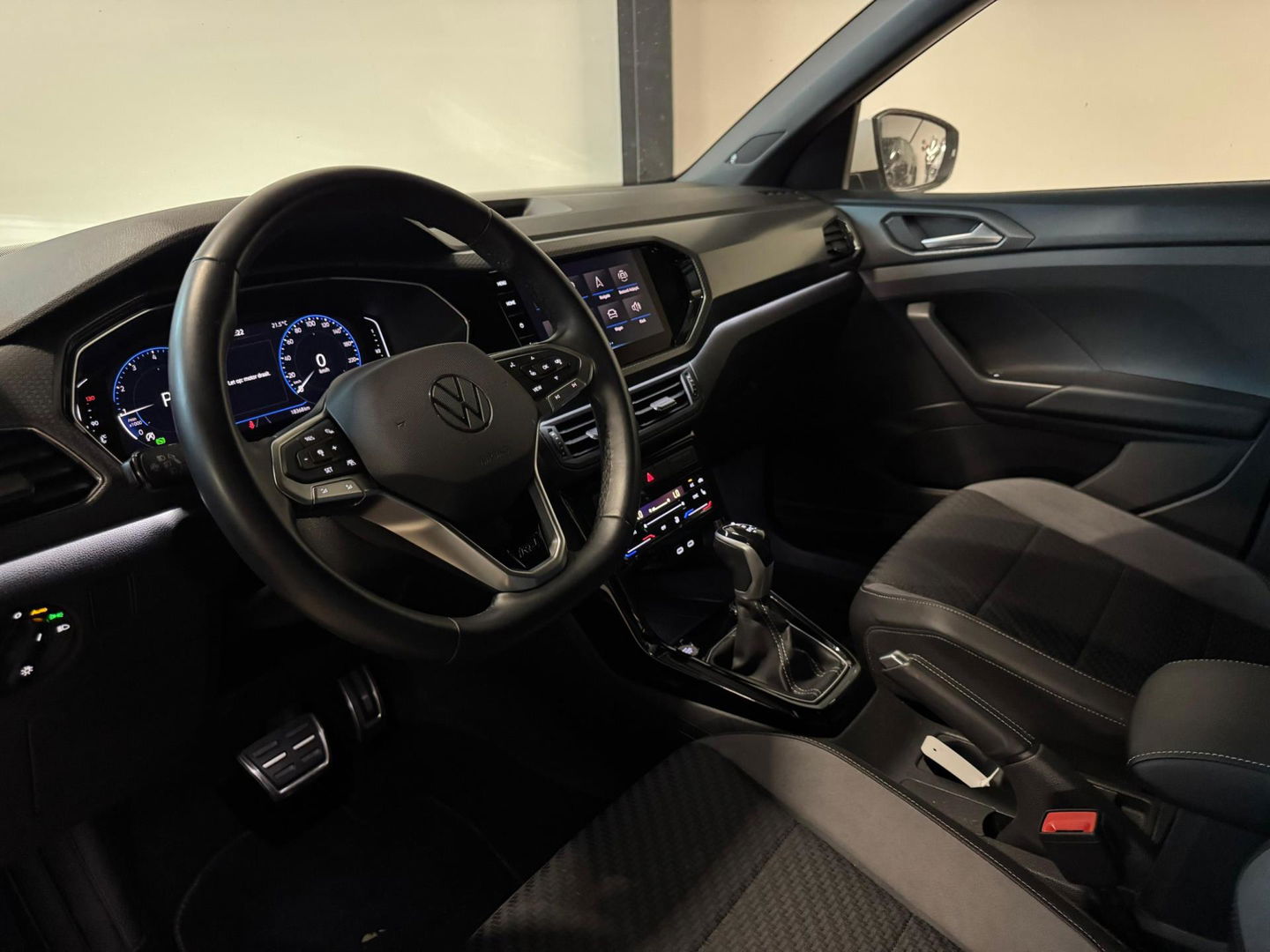 Volkswagen T-Cross 1.0 TSI R-Line KEYLESS CAM BEATS