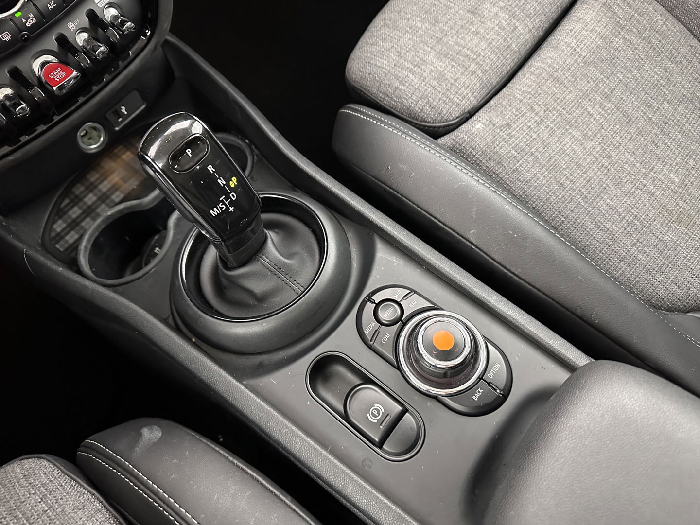 MINI Clubman 1.5 Cooper Chili Aut. *1/2LEATHER | FULL-LED | KEYLESS | NAVI-FULLMAP | SPORT-SEATS | ECC | PDC | CRUISE | 18''ALU*