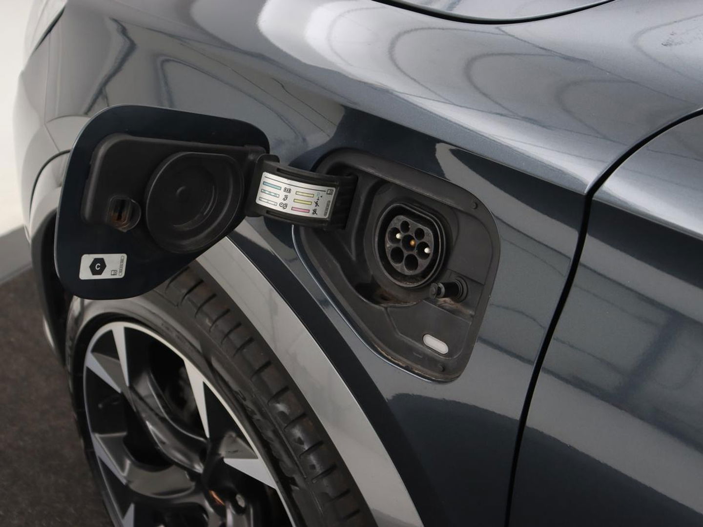 CUPRA Formentor 1.4 e-Hybrid | Leder | Trekhaak | Stoel & stuurverwarming | Carplay | Camera | Memory | Sfeerverlichting | Keyless | Full LED | PHEV