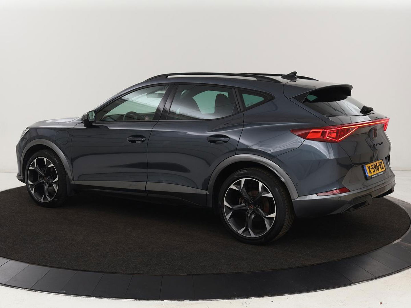 CUPRA Formentor 1.4 e-Hybrid | Leder | Trekhaak | Stoel & stuurverwarming | Carplay | Camera | Memory | Sfeerverlichting | Keyless | Full LED | PHEV