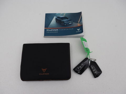 CUPRA Formentor 1.4 e-Hybrid | Leder | Trekhaak | Stoel & stuurverwarming | Carplay | Camera | Memory | Sfeerverlichting | Keyless | Full LED | PHEV