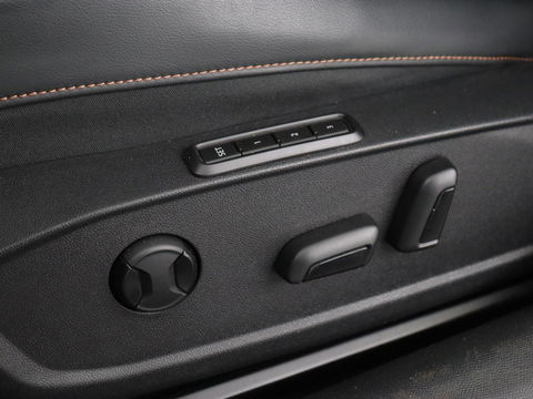CUPRA Formentor 1.4 e-Hybrid | Leder | Trekhaak | Stoel & stuurverwarming | Carplay | Camera | Memory | Sfeerverlichting | Keyless | Full LED | PHEV