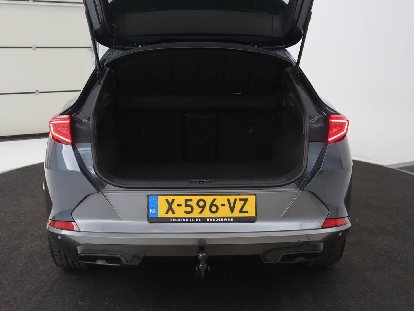 CUPRA Formentor 1.4 e-Hybrid | Leder | Trekhaak | Stoel & stuurverwarming | Carplay | Camera | Memory | Sfeerverlichting | Keyless | Full LED | PHEV