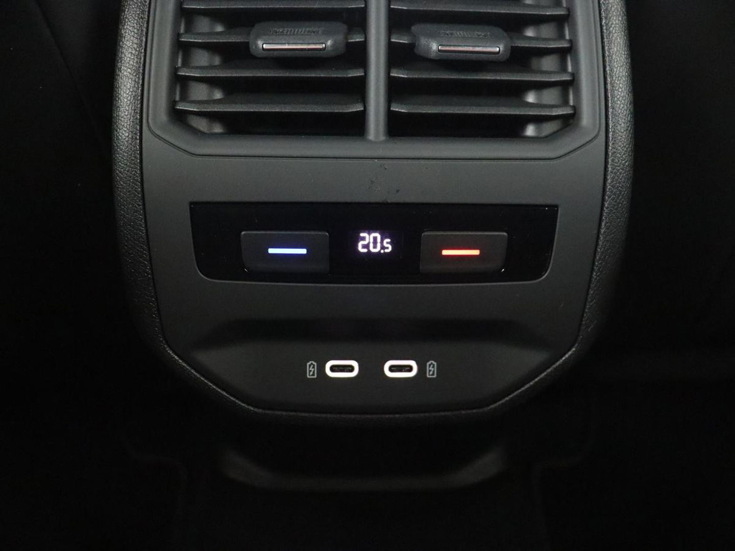 CUPRA Formentor 1.4 e-Hybrid | Leder | Trekhaak | Stoel & stuurverwarming | Carplay | Camera | Memory | Sfeerverlichting | Keyless | Full LED | PHEV