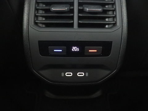 CUPRA Formentor 1.4 e-Hybrid | Leder | Trekhaak | Stoel & stuurverwarming | Carplay | Camera | Memory | Sfeerverlichting | Keyless | Full LED | PHEV