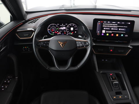 CUPRA Formentor 1.4 e-Hybrid | Leder | Trekhaak | Stoel & stuurverwarming | Carplay | Camera | Memory | Sfeerverlichting | Keyless | Full LED | PHEV