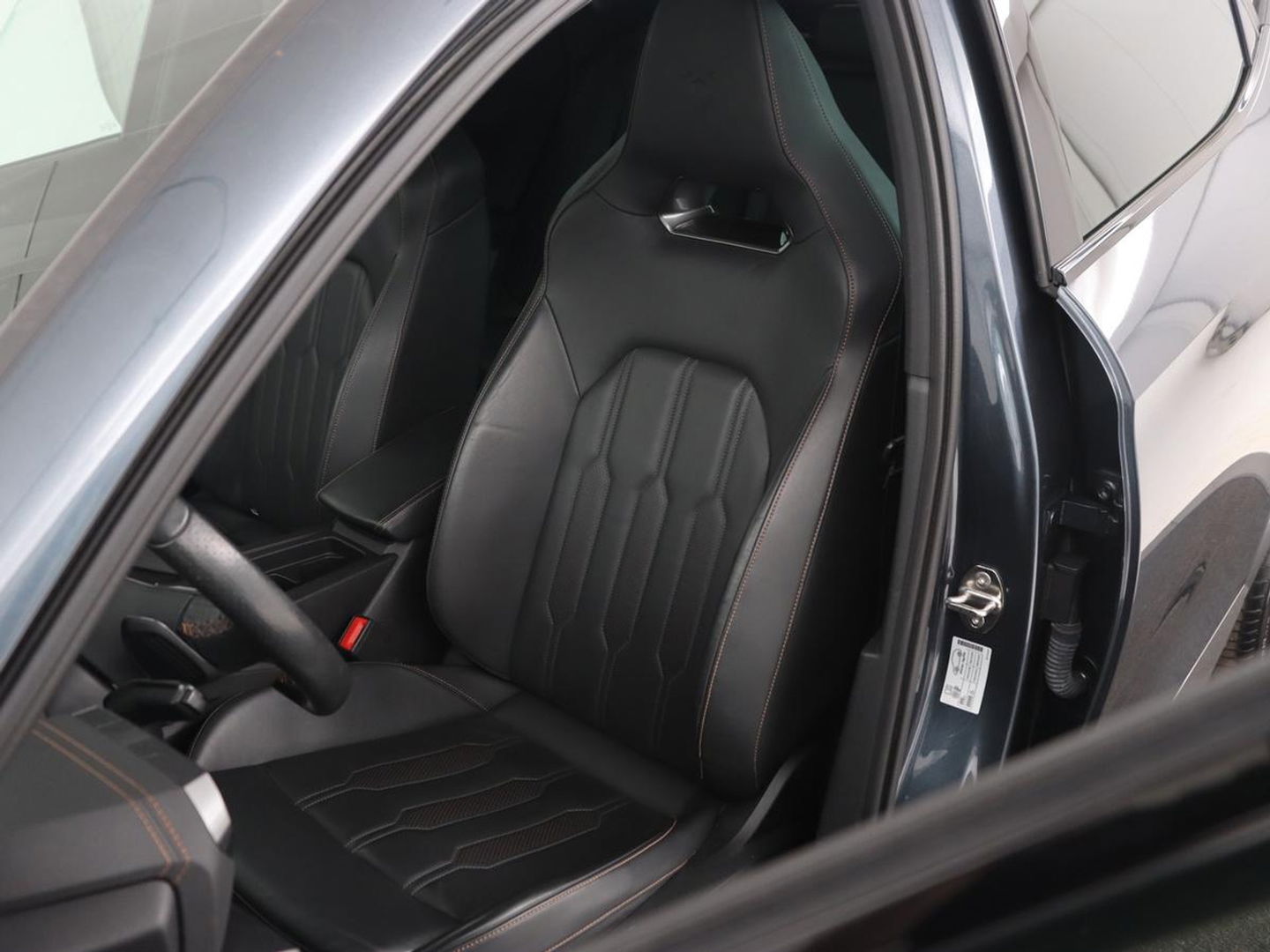 CUPRA Formentor 1.4 e-Hybrid | Leder | Trekhaak | Stoel & stuurverwarming | Carplay | Camera | Memory | Sfeerverlichting | Keyless | Full LED | PHEV