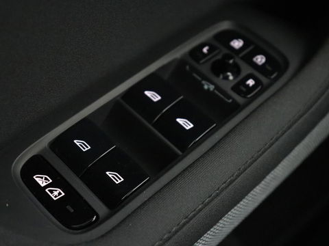 Polestar 2 Long Range Dual Motor Launch Edition 78kWh | Panoramadak | Trekhaak | Stoel & stuurverwarming | 360 camera | Adaptive cruise | Harman/Kardon | Carplay