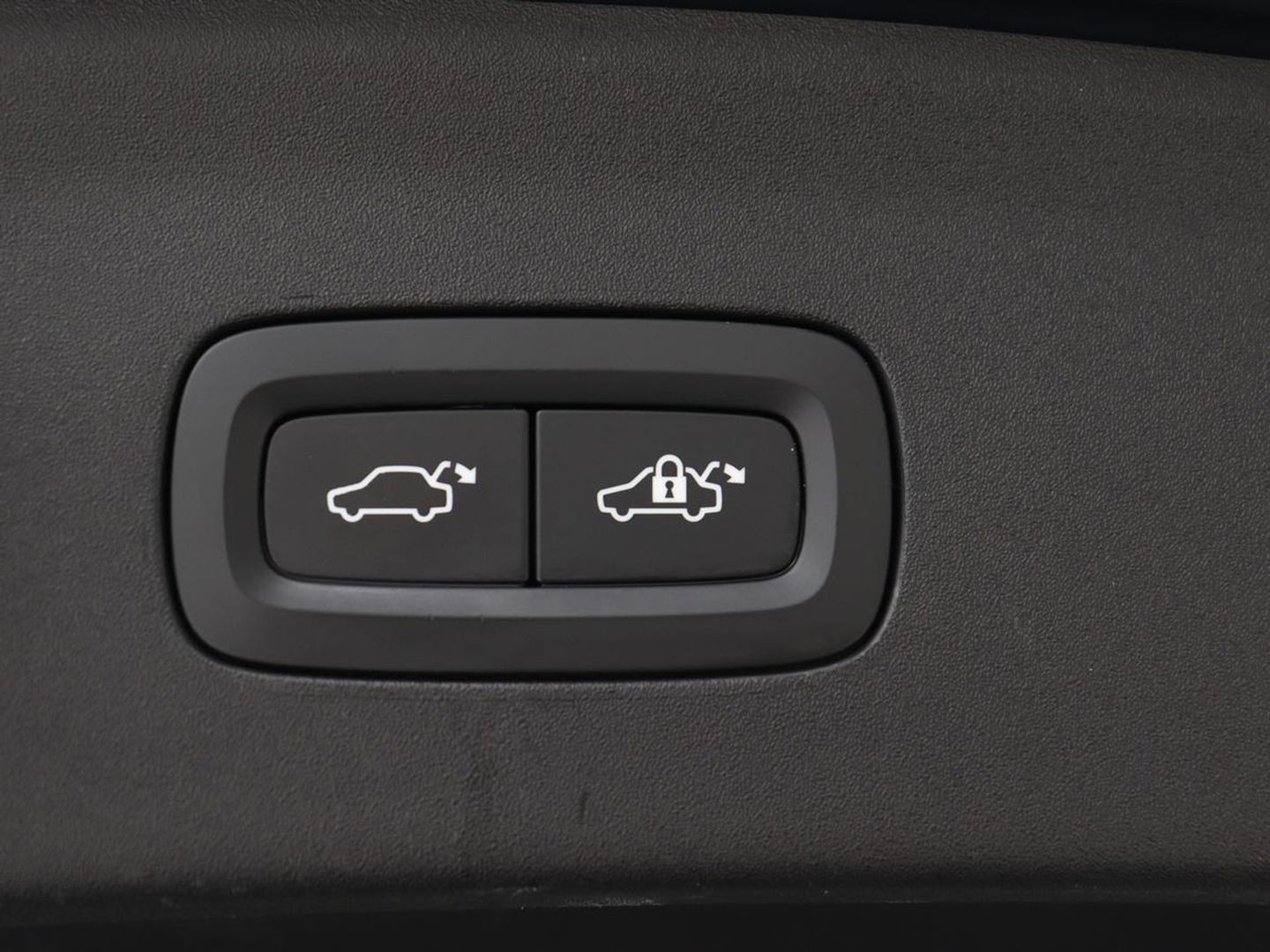 Polestar 2 Long Range Dual Motor Launch Edition 78kWh | Panoramadak | Trekhaak | Stoel & stuurverwarming | 360 camera | Adaptive cruise | Harman/Kardon | Carplay