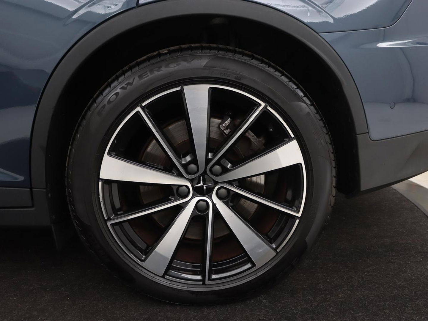 Polestar 2 Long Range Dual Motor Launch Edition 78kWh | Panoramadak | Trekhaak | Stoel & stuurverwarming | 360 camera | Adaptive cruise | Harman/Kardon | Carplay