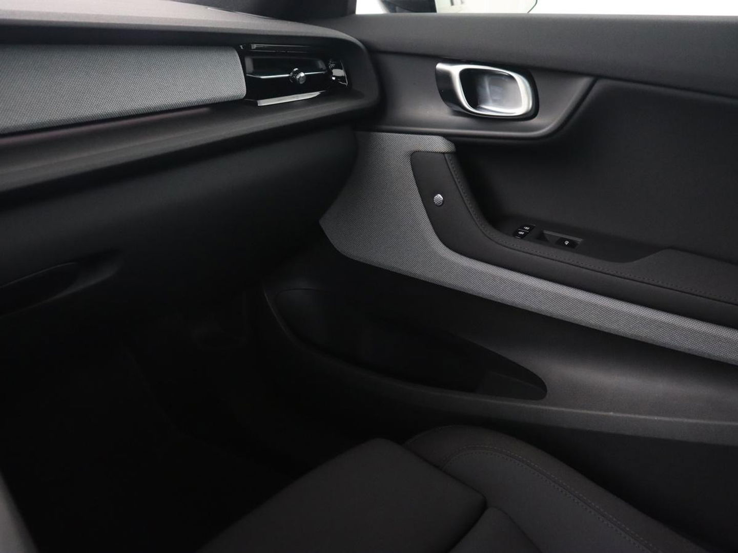 Polestar 2 Long Range Dual Motor Launch Edition 78kWh | Panoramadak | Trekhaak | Stoel & stuurverwarming | 360 camera | Adaptive cruise | Harman/Kardon | Carplay