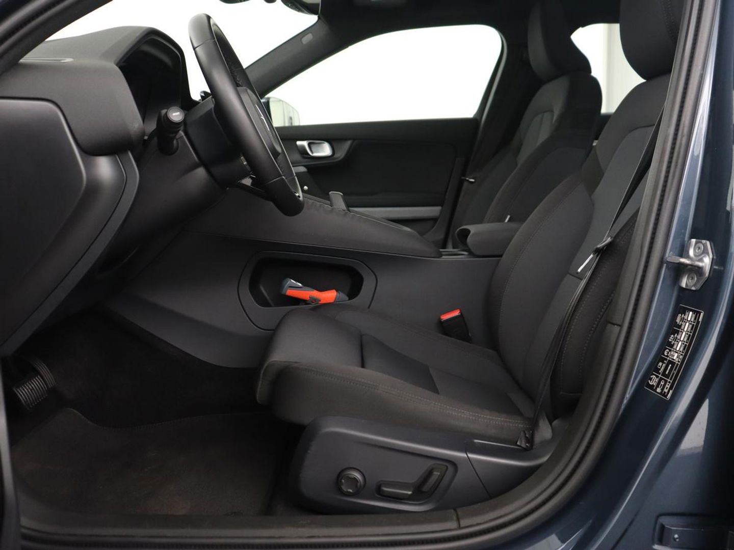 Polestar 2 Long Range Dual Motor Launch Edition 78kWh | Panoramadak | Trekhaak | Stoel & stuurverwarming | 360 camera | Adaptive cruise | Harman/Kardon | Carplay
