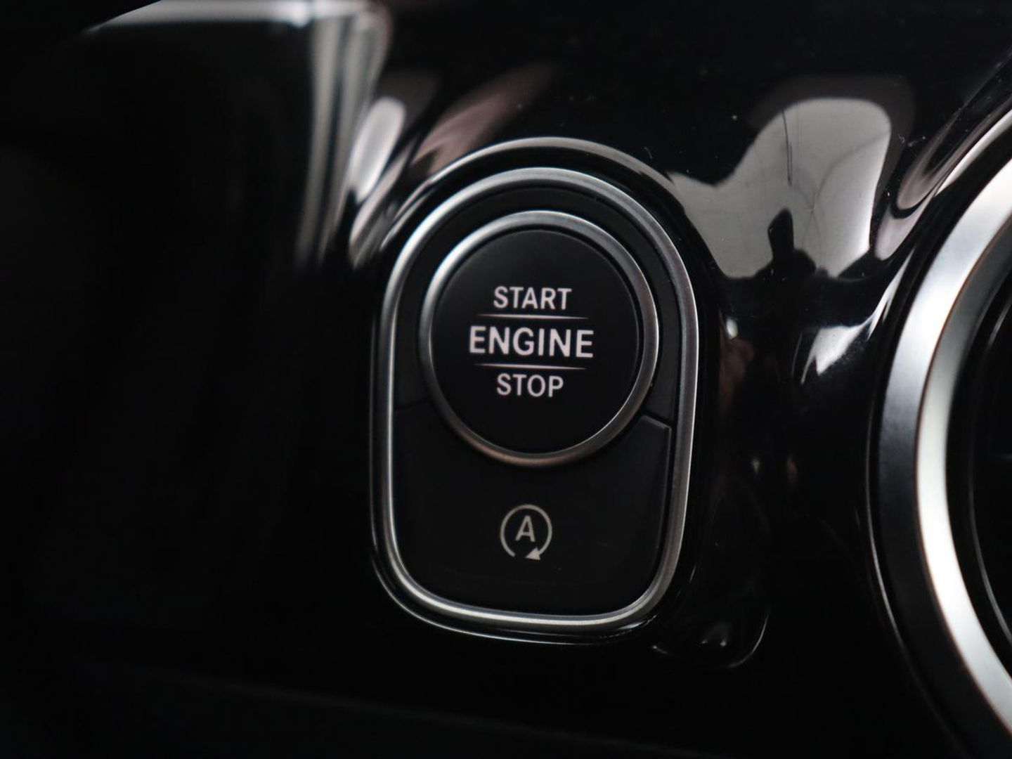 Mercedes-Benz B-Klasse 180 Advantage | Stoelverwarming | Camera | Carplay | Trekhaak | Full LED | Navigatie | Half leder | Climate control | Park Assist