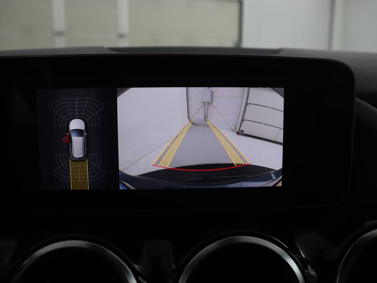 Mercedes-Benz B-Klasse 180 Advantage | Stoelverwarming | Camera | Carplay | Trekhaak | Full LED | Navigatie | Half leder | Climate control | Park Assist