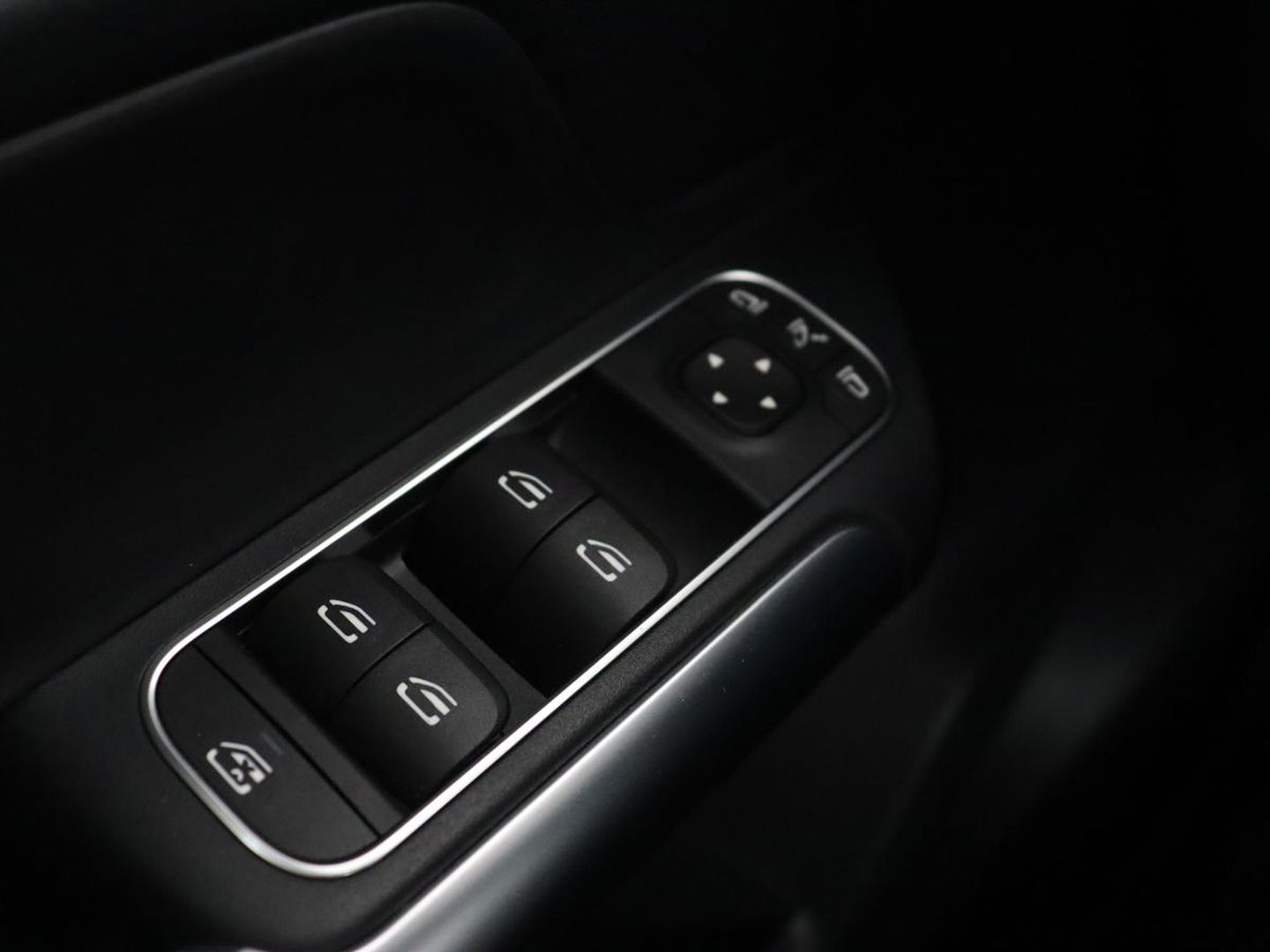 Mercedes-Benz B-Klasse 180 Advantage | Stoelverwarming | Camera | Carplay | Trekhaak | Full LED | Navigatie | Half leder | Climate control | Park Assist