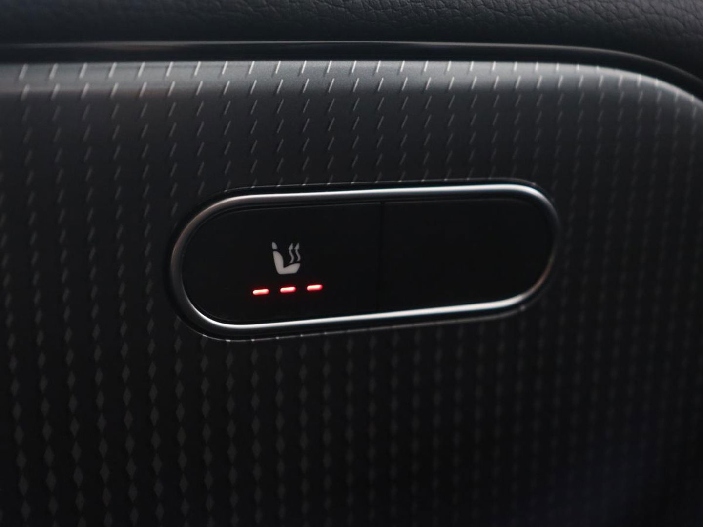 Mercedes-Benz B-Klasse 180 Advantage | Stoelverwarming | Camera | Carplay | Trekhaak | Full LED | Navigatie | Half leder | Climate control | Park Assist