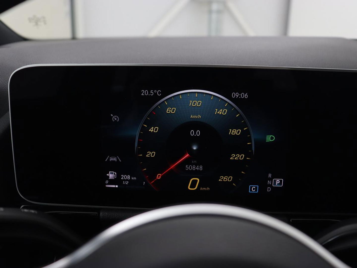 Mercedes-Benz B-Klasse 180 Advantage | Stoelverwarming | Camera | Carplay | Trekhaak | Full LED | Navigatie | Half leder | Climate control | Park Assist