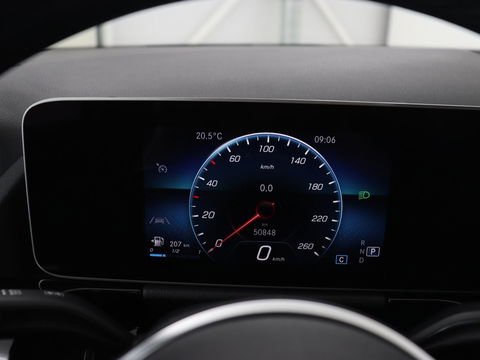 Mercedes-Benz B-Klasse 180 Advantage | Stoelverwarming | Camera | Carplay | Trekhaak | Full LED | Navigatie | Half leder | Climate control | Park Assist