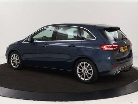 Mercedes-Benz B-Klasse 180 Advantage | Stoelverwarming | Camera | Carplay | Trekhaak | Full LED | Navigatie | Half leder | Climate control | Park Assist