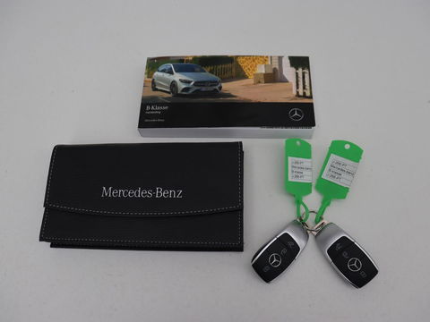 Mercedes-Benz B-Klasse 180 Advantage | Stoelverwarming | Camera | Carplay | Trekhaak | Full LED | Navigatie | Half leder | Climate control | Park Assist