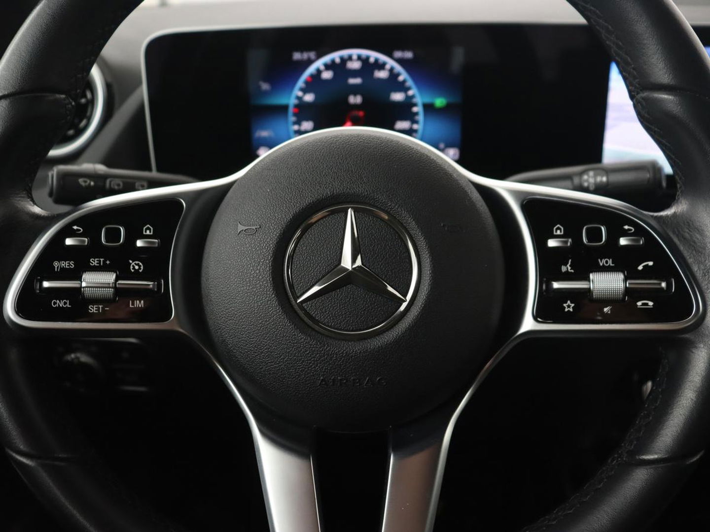 Mercedes-Benz B-Klasse 180 Advantage | Stoelverwarming | Camera | Carplay | Trekhaak | Full LED | Navigatie | Half leder | Climate control | Park Assist